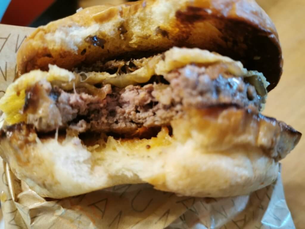ウマミバーガーを南町田でテイクアウト！肉肉しいハンバーガーの値段と味、キッズバーガーもレポ